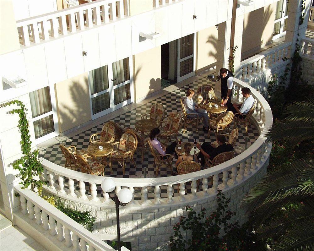 Hotel Laurentum Tucepi Exterior photo