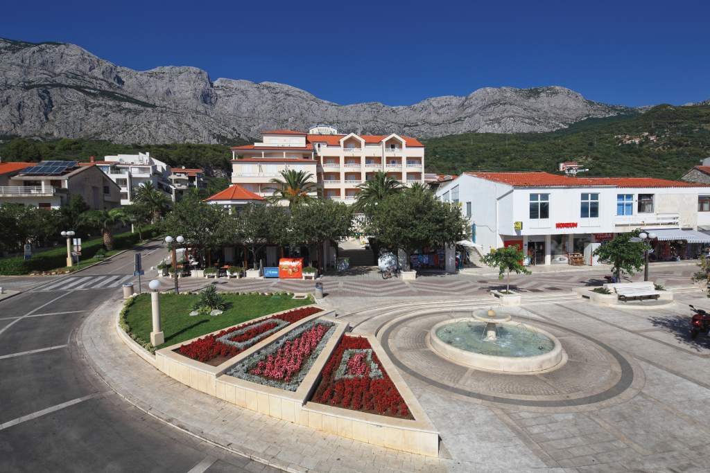 Hotel Laurentum Tucepi Exterior photo